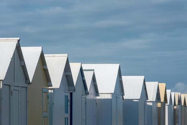 Quelles croisières proposent des excursions pour explorer les cavernes de glace en Islande?